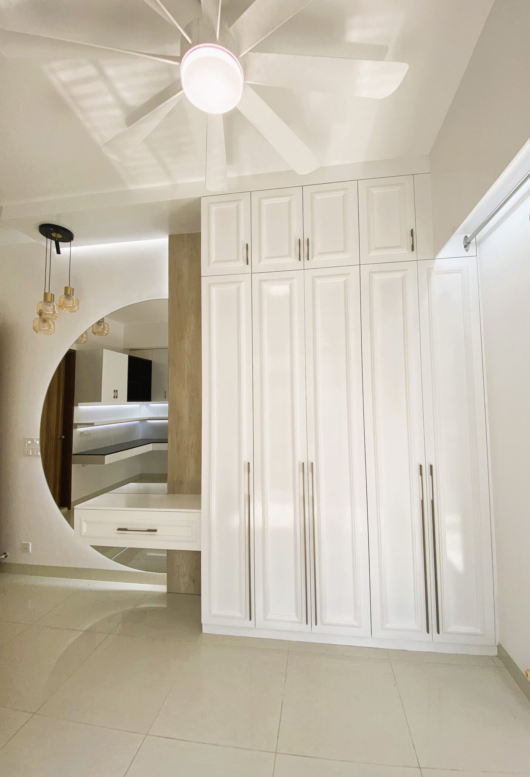 Closet with Dressing Unit